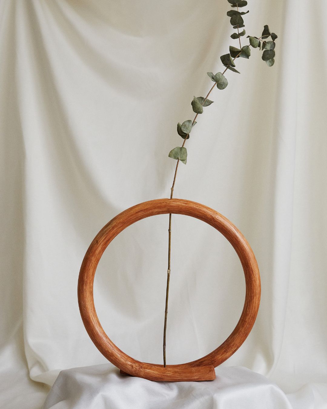 Rattan hoop vase - Oak color