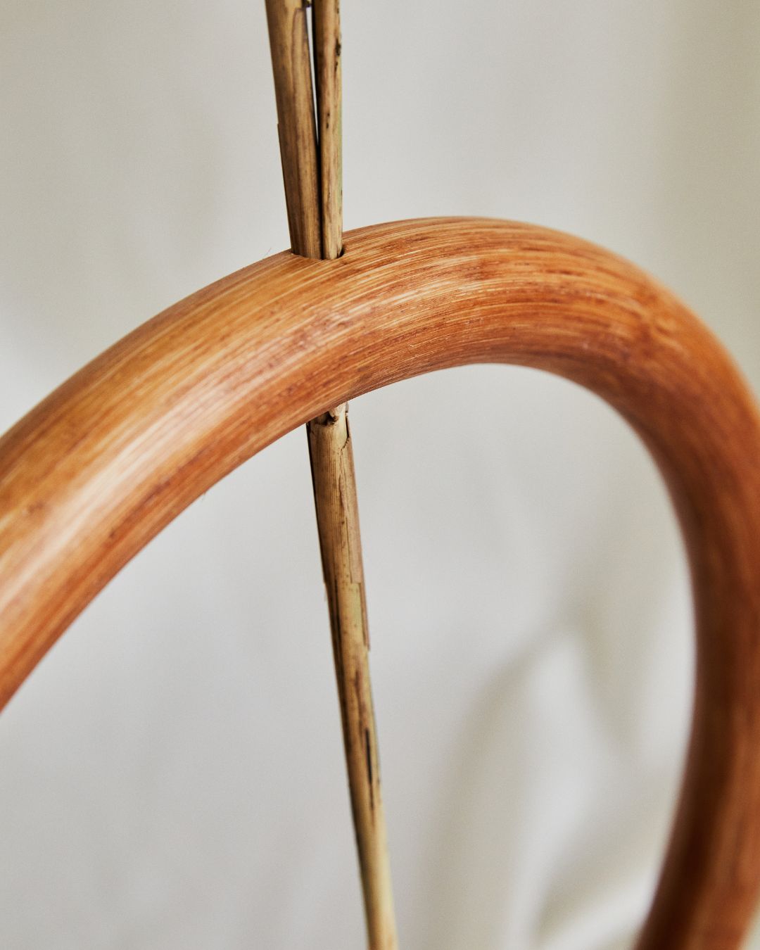 Rattan hoop vase - Oak color